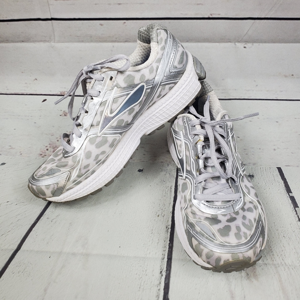 BROOKS GHOST 8 leopard running shoes size 8.5